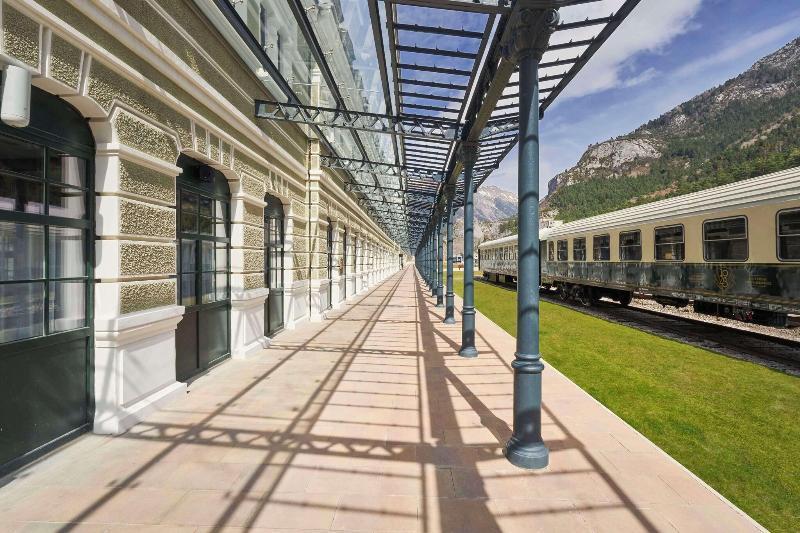 Canfranc Estacion Royal Hideaway Hotel Экстерьер фото